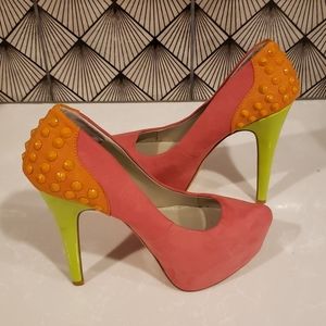 Faux suede platform pumps size 7